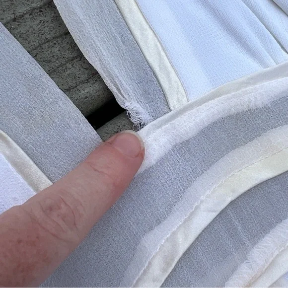 Bebe: Vintage Elegant White Plunge Criss-Cross Dress. Size Medium. - Picture 12 of 13